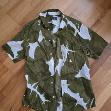 Camicia con foglie