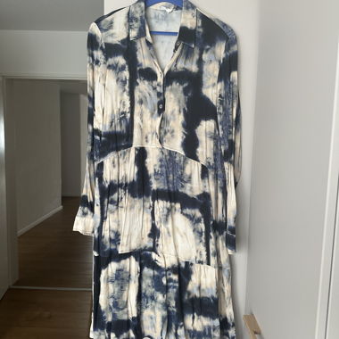 Robe chemisier batikée, bleu-blanc