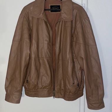 Braune, robuste Lederjacke mit  Kragen