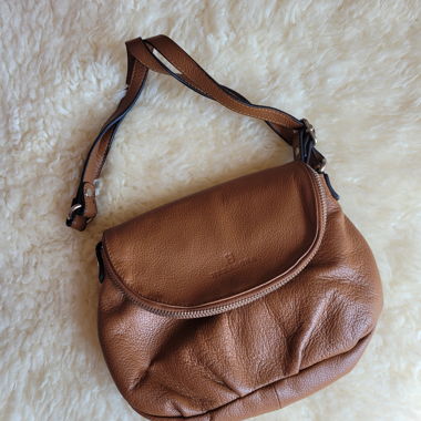 Elegante borsa a tracolla in tonalità marrone caldo