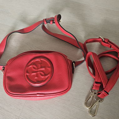 Pochette Guess/ Sac banane rouge