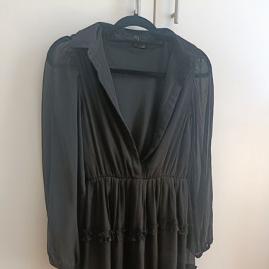 Schwarzes Kleid