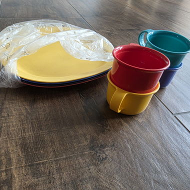 Tupperware picnic set