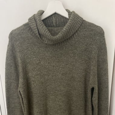knielanger Pullover olivegrün