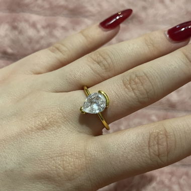 Teardrop crystal ring