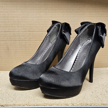 High Heels/Pumps