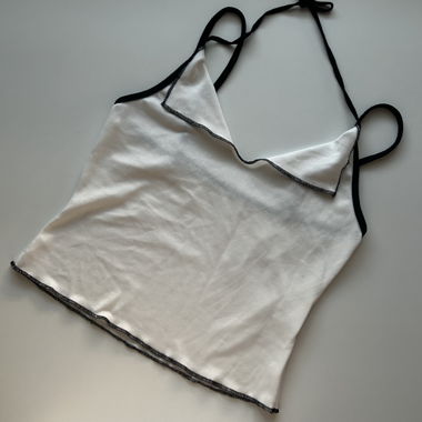 Top bianco con spalline