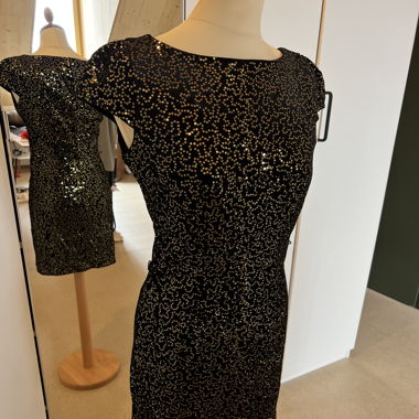 Abito nero con paillettes