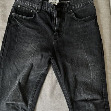 PULL&BEAR schwarze Relaxed-Jeans EUR 42