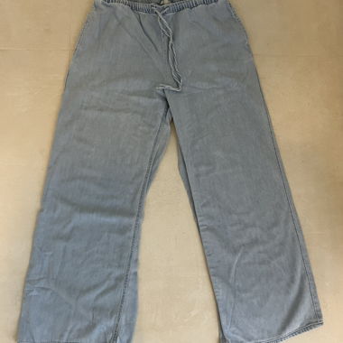Weite Jeanshose hellblau 