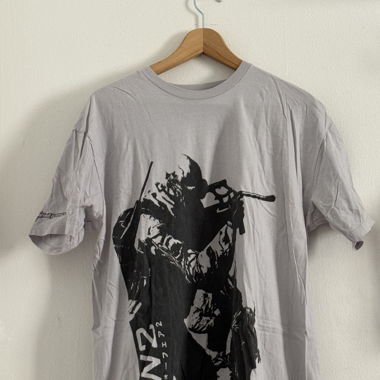Grey Graphic Tee – Modern Warfare 2 “Sniper”