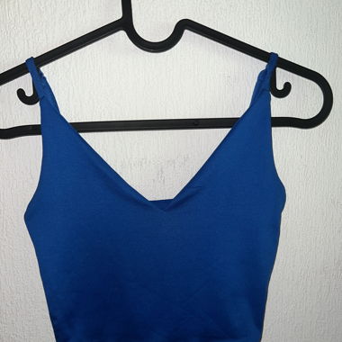 Top bleu décolleté 