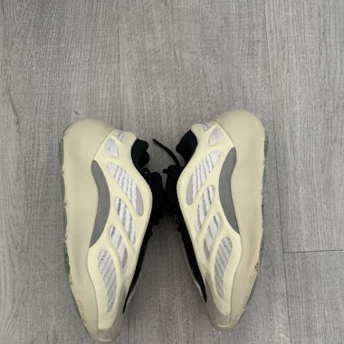 Yeezy 700v3