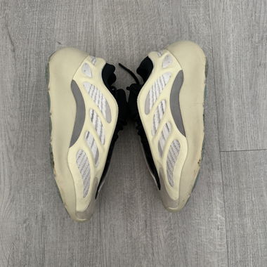 Yeezy 700v3