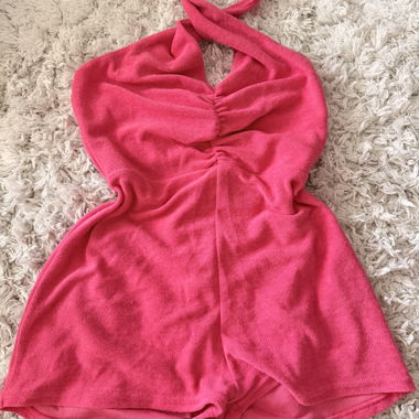 Pinkfarbener Halter-Romper