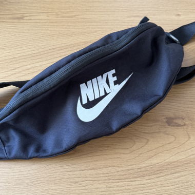 Borsa da vita Nike nera