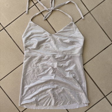 Silbernes Satin-Top