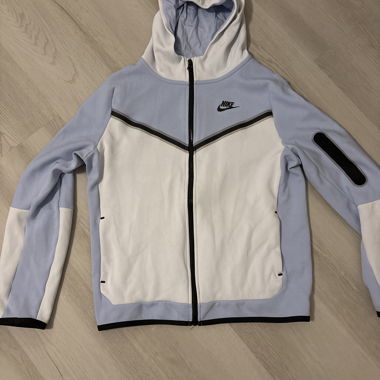 Pull Nike tech 