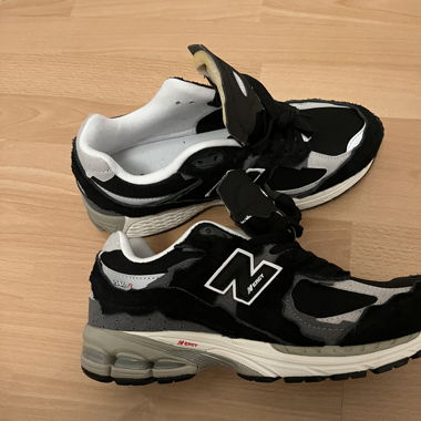 New Balance 2002R Protection Pack-Black Grey