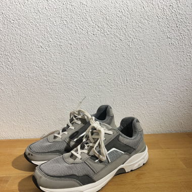 Chaussure Pull and bear grise 