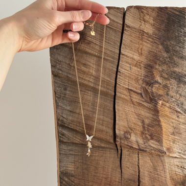 Collier papillon avec boucles d’oreilles à clous