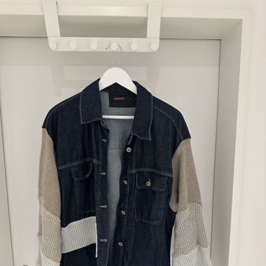 Jeansjacke mit Strickärmeln und Motiv Grösse L