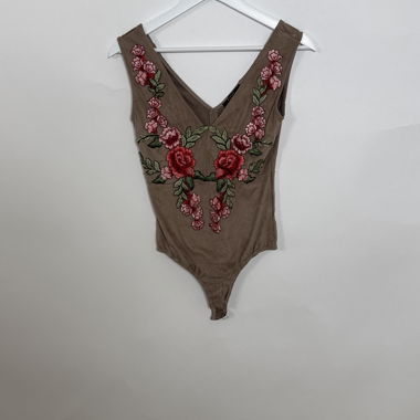 Body sans manches brodé floral