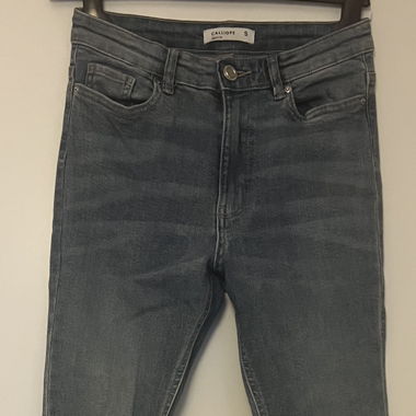 Jeans Hose mit Riss am Knie