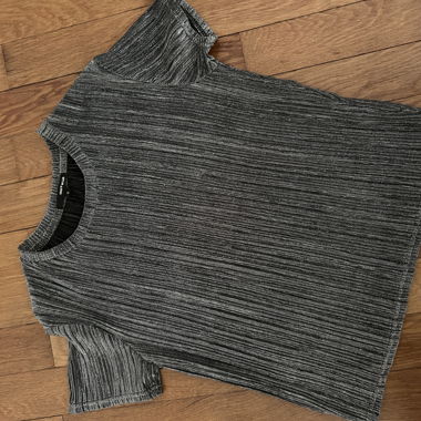Grauer Strickpullover