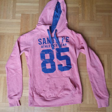 Pull avec capuche (taille S)