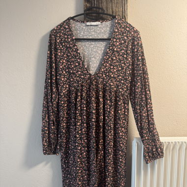 Pull&Bear Blumenmuster Kleid