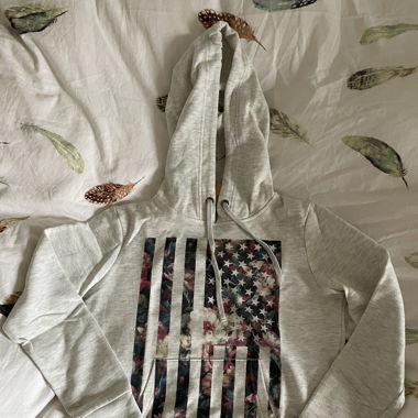 Sweat à capuche avec motifs