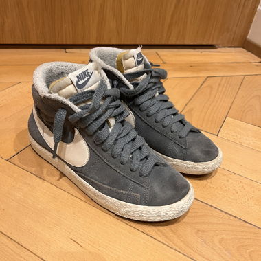 Sneakers alte Nike in camoscio grigio