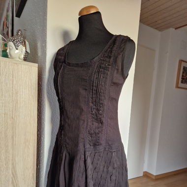Leichtes schwarzes Kleidli Grösse S