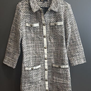 Kleid aus Tweed weiss und schwarz mit Gold- und Rosatönen Maje
