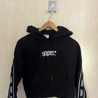 Schwarzer cropped Hoodie von Snipes