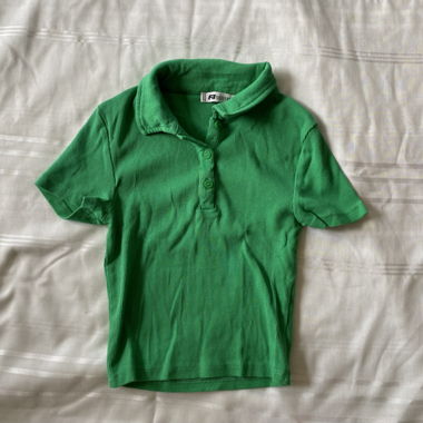 Grünes Top