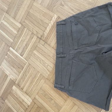 Olivefarbe kurze hose