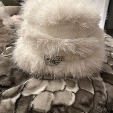 Chapeau en fausse fourrure blanc
