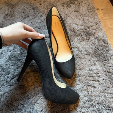 Black high heel pumps
