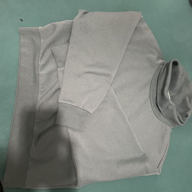 Pull col roulé vert foncé