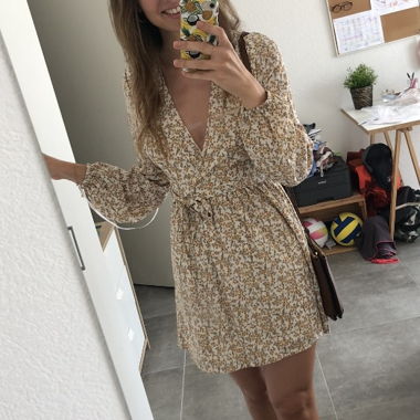 Robe fleurie cache-coeur (butter yellow)