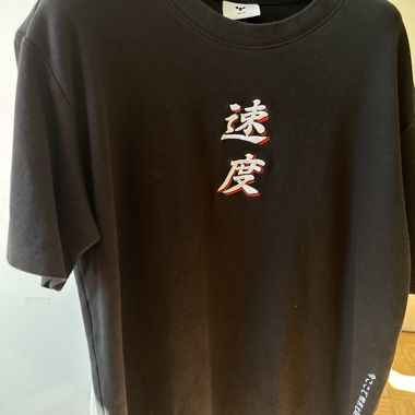 T-shirt noir avec imprimé