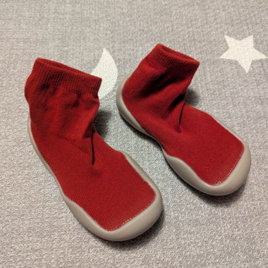 Nouveaux chaussures à chaussettes rouges avec semelle souple, t. 22/23