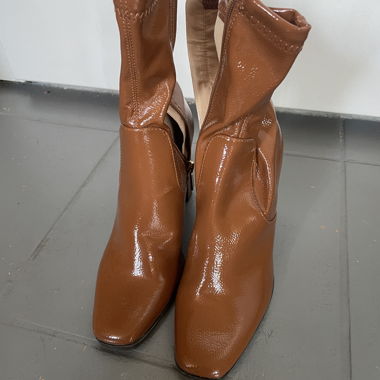 Braune Stiefel mit Absatz - 36