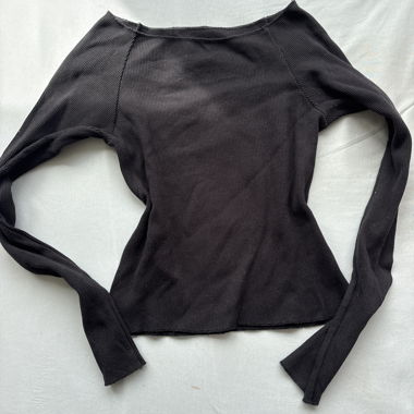 Haut noir manches longues off shoulder