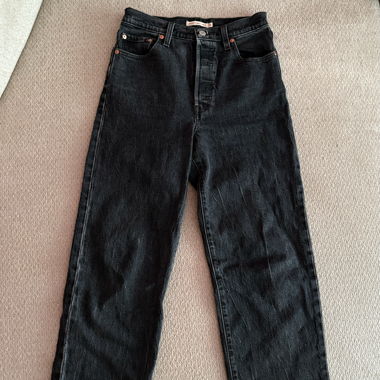 Black Levi's Jeans