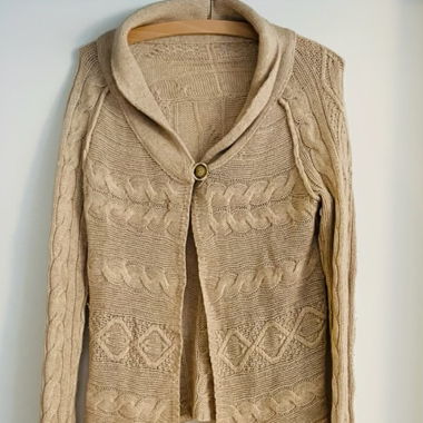 Wolljacke mit Schalkragen und Zopfmuster