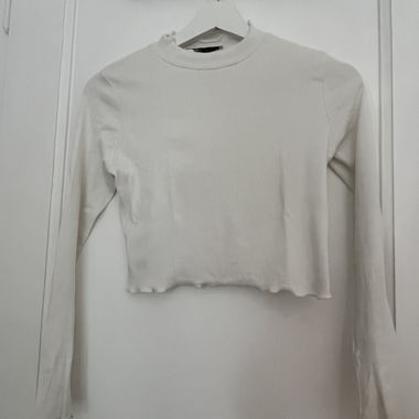 Weißer gerippter Pullover mit Stehkragen Pull&Bear