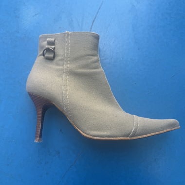 Stivaletti grigio chiaro con tacco